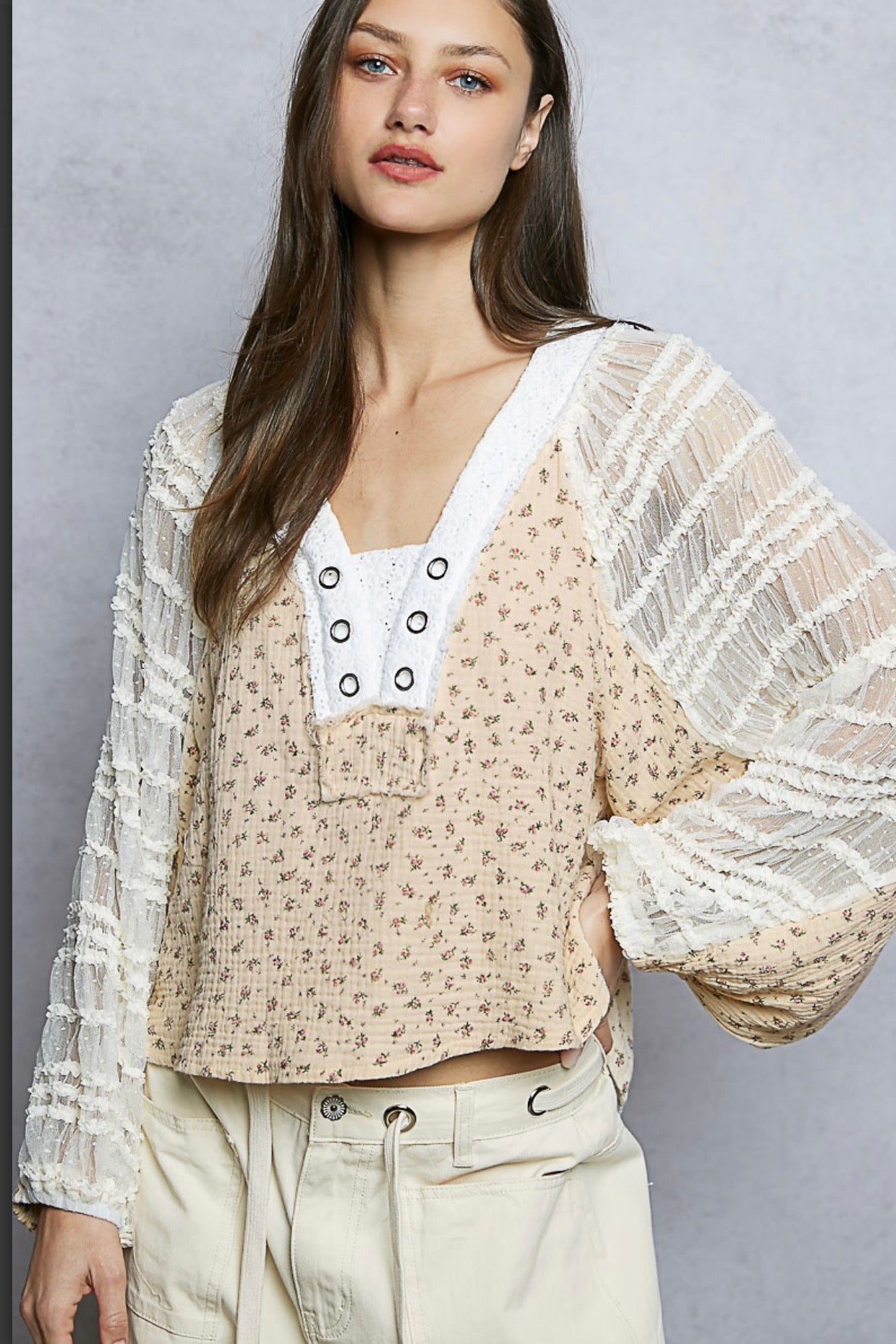 Petal and Lace V Neck Top Pol