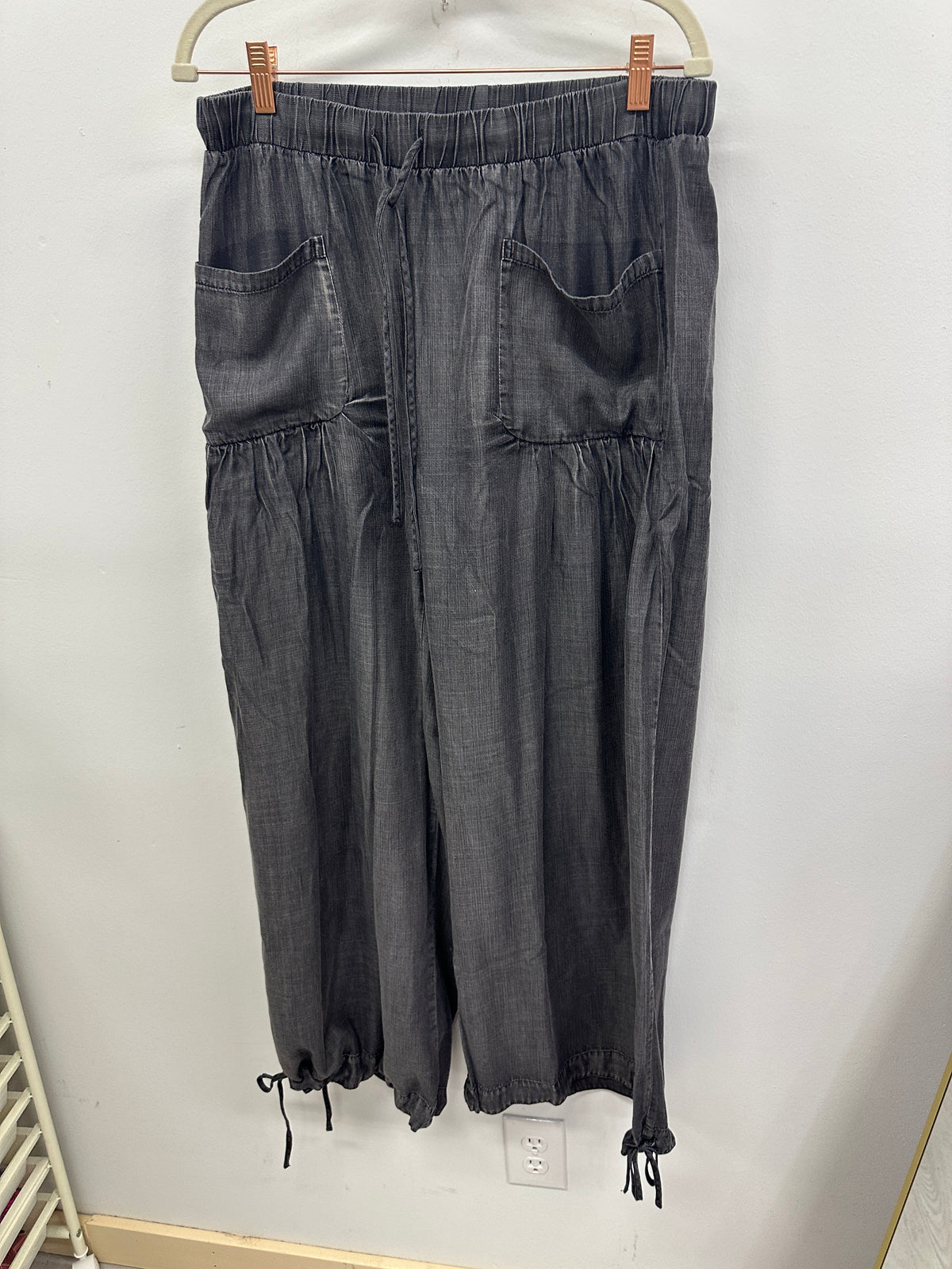 WASHED CHAMBRAY PATCH POCKET TWO WAY PANTS