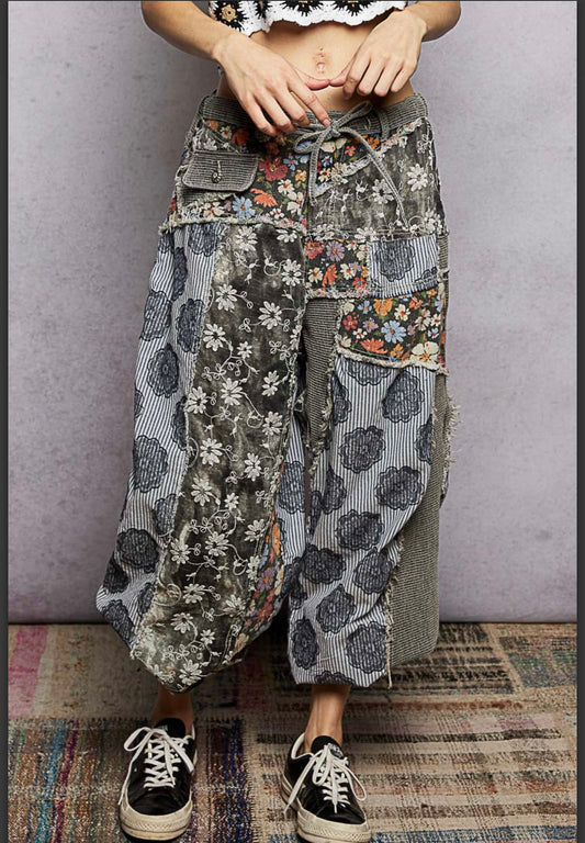 Black Floral Patch Jogger Pol