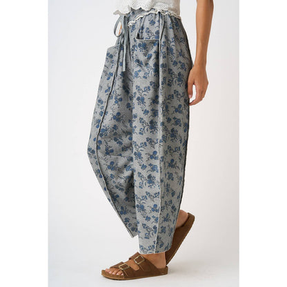 BLUE FLORAL PRINT SEAM DETAIL PULL ON BARREL PANTS