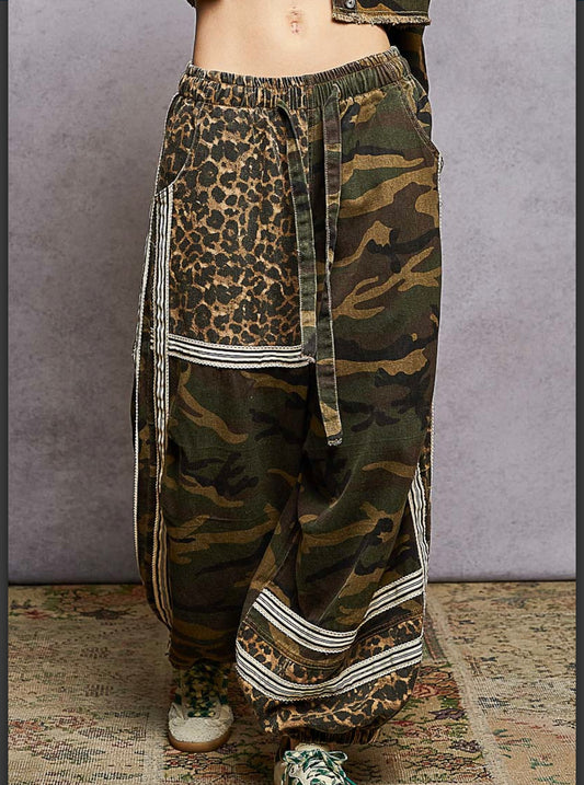 Camo/Animal Print Joggers Pol