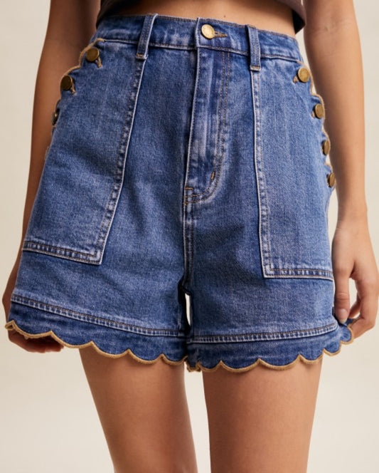 Latte Edge Button-Side denim shorts