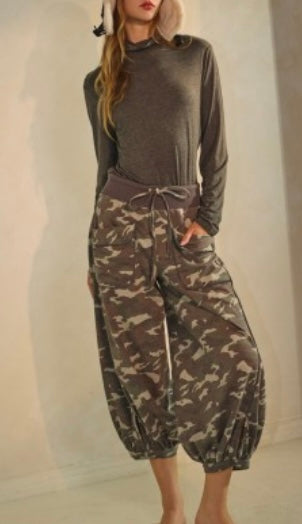 Camo Oddi Crop Pants
