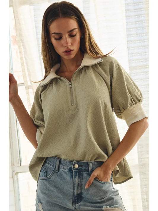 Short sleeve knit polo top ￼