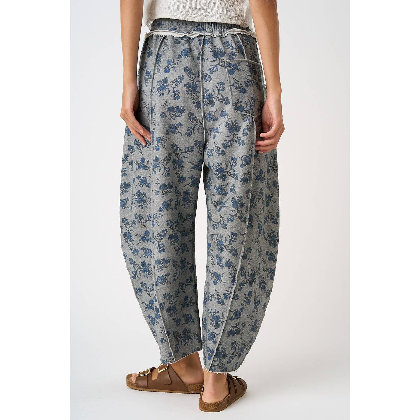 BLUE FLORAL PRINT SEAM DETAIL PULL ON BARREL PANTS